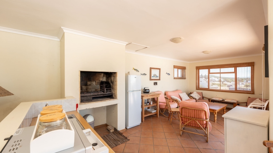 6 Bedroom Property for Sale in Struisbaai Western Cape